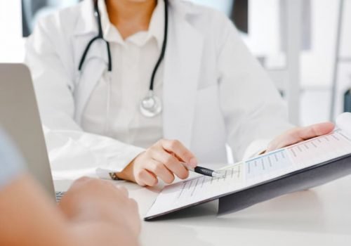 young-asia-female-doctor-white-medical-uniform-using-clipboard-is-delivering-great-news-talk-discuss-results1